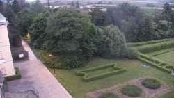 Příjezdová cesta k zámku