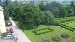 Příjezdová cesta k zámku
