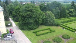 Příjezdová cesta k zámku
