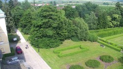 Příjezdová cesta k zámku