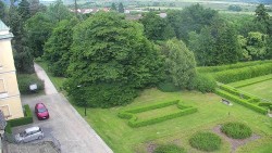 Příjezdová cesta k zámku