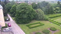 Příjezdová cesta k zámku