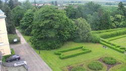 Příjezdová cesta k zámku
