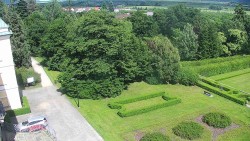 Příjezdová cesta k zámku