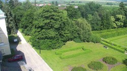 Příjezdová cesta k zámku