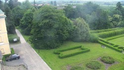 Příjezdová cesta k zámku