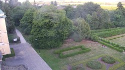 Příjezdová cesta k zámku