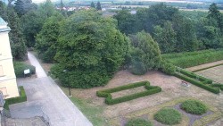 Příjezdová cesta k zámku
