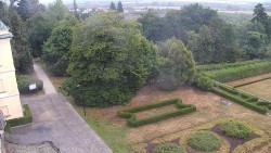 Příjezdová cesta k zámku