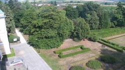 Příjezdová cesta k zámku