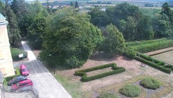Příjezdová cesta k zámku