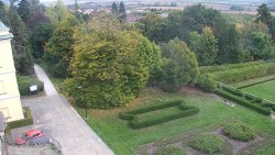 Příjezdová cesta k zámku