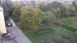 Příjezdová cesta k zámku
