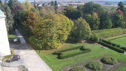 Příjezdová cesta k zámku