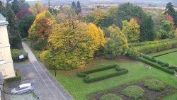 Příjezdová cesta k zámku