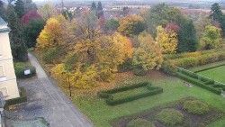 Příjezdová cesta k zámku