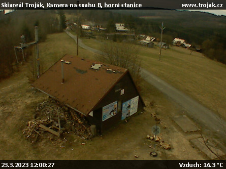 Skiareál Troják - Kamera na svahu B, horní stanice - 23.3.2023 v 12:00