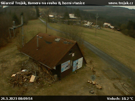 Skiareál Troják - Kamera na svahu B, horní stanice - 24.3.2023 v 08:09