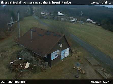 Skiareál Troják - Kamera na svahu B, horní stanice - 25.3.2023 v 06:00
