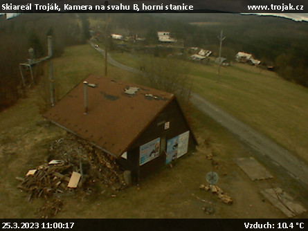 Skiareál Troják - Kamera na svahu B, horní stanice - 25.3.2023 v 11:00