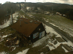Skiareál Troják - Kamera na svahu B, horní stanice - 28.3.2023 v 15:00