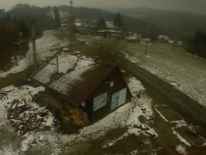 Skiareál Troják - Kamera na svahu B, horní stanice - 8.4.2023 v 14:09