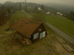 Skiareál Troják - Kamera na svahu B, horní stanice - 17.4.2023 v 12:09