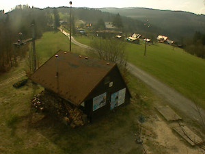 Skiareál Troják - Kamera na svahu B, horní stanice - 20.4.2023 v 16:09