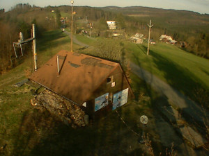 Skiareál Troják - Kamera na svahu B, horní stanice - 23.4.2023 v 07:09