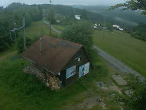 Skiareál Troják - Kamera na svahu B, horní stanice - 7.6.2023 v 05:00