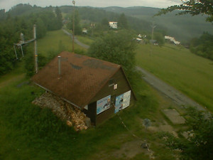 Skiareál Troják - Kamera na svahu B, horní stanice - 7.6.2023 v 06:00