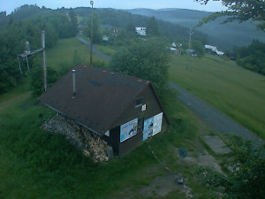 Skiareál Troják - Kamera na svahu B, horní stanice - 8.6.2023 v 05:09