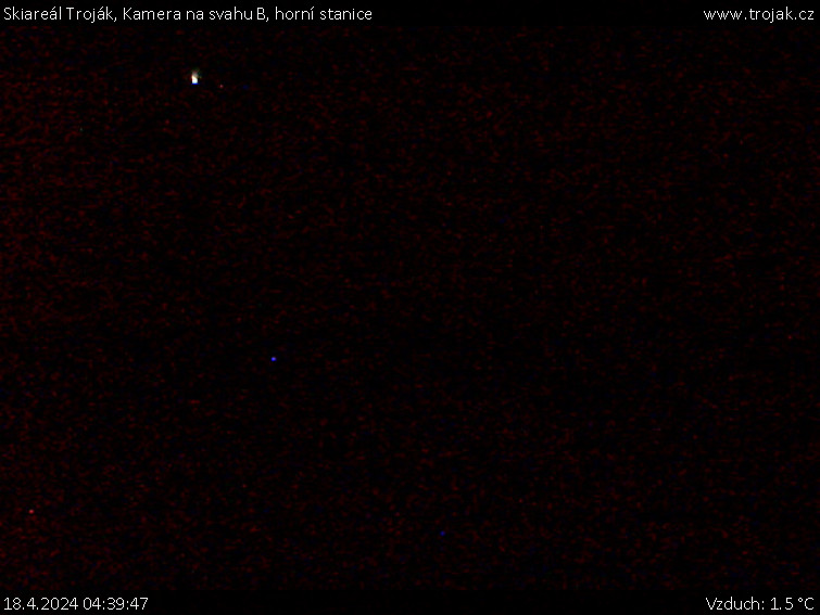 Skiareál Troják - Kamera na svahu B, horní stanice - 18.4.2024 v 04:39