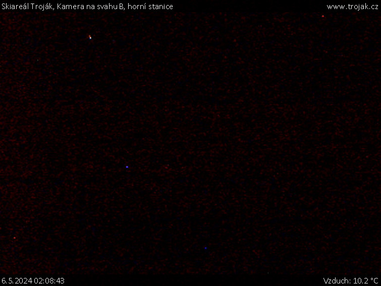Skiareál Troják - Kamera na svahu B, horní stanice - 6.5.2024 v 02:08
