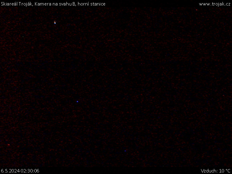 Skiareál Troják - Kamera na svahu B, horní stanice - 6.5.2024 v 02:30