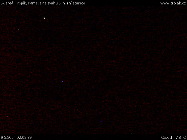 Skiareál Troják - Kamera na svahu B, horní stanice - 9.5.2024 v 02:09