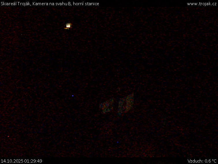 Skiareál Troják - Kamera na svahu B, horní stanice - 14.10.2025 v 01:29 Skiareál Troják - Kamera na svahu B, horní stanice - 14.10.2025 v 01:29