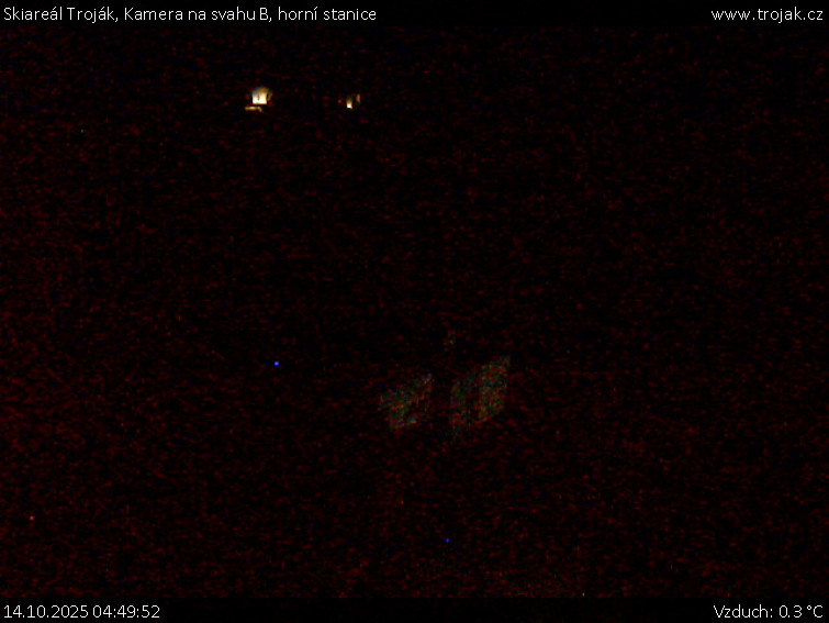 Skiareál Troják - Kamera na svahu B, horní stanice - 14.10.2025 v 04:49 Skiareál Troják - Kamera na svahu B, horní stanice - 14.10.2025 v 04:49