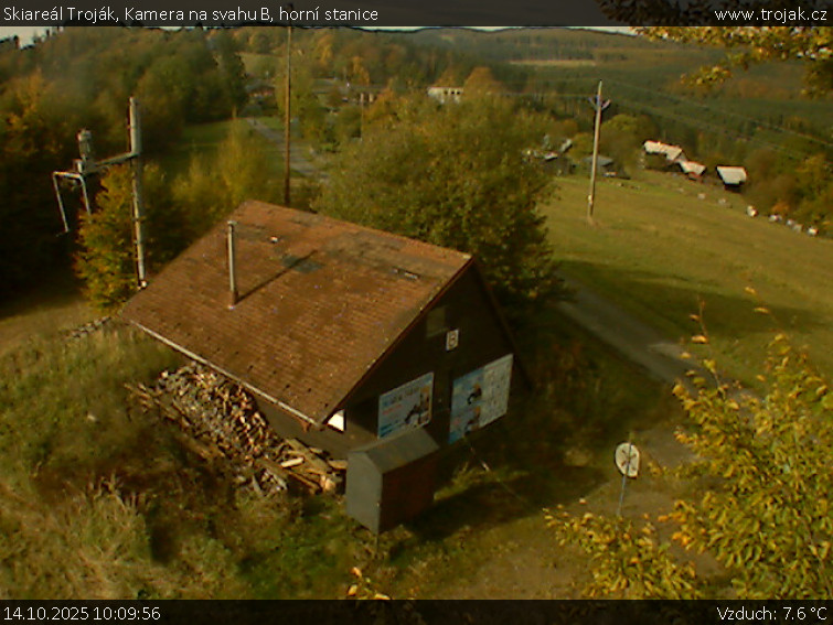 Skiareál Troják - Kamera na svahu B, horní stanice - 14.10.2025 v 10:09 Skiareál Troják - Kamera na svahu B, horní stanice - 14.10.2025 v 10:09