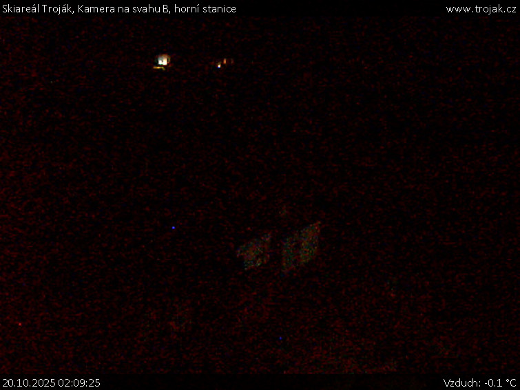 Skiareál Troják - Kamera na svahu B, horní stanice - 20.10.2025 v 02:09 Skiareál Troják - Kamera na svahu B, horní stanice - 20.10.2025 v 02:09