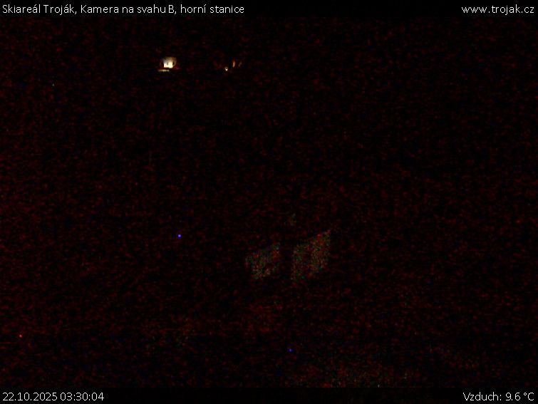 Skiareál Troják - Kamera na svahu B, horní stanice - 22.10.2025 v 03:30 Skiareál Troják - Kamera na svahu B, horní stanice - 22.10.2025 v 03:30