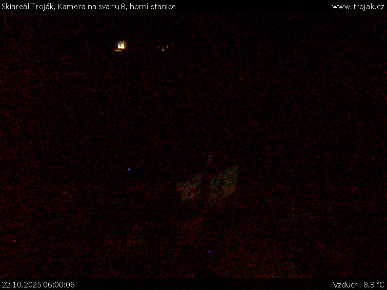 Skiareál Troják - Kamera na svahu B, horní stanice - 22.10.2025 v 06:00 Skiareál Troják - Kamera na svahu B, horní stanice - 22.10.2025 v 06:00