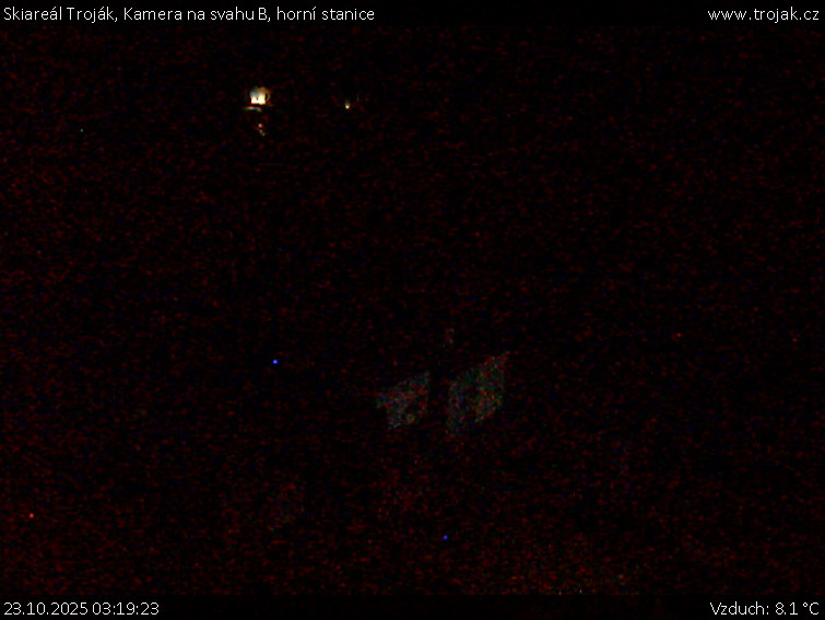 Skiareál Troják - Kamera na svahu B, horní stanice - 23.10.2025 v 03:19 Skiareál Troják - Kamera na svahu B, horní stanice - 23.10.2025 v 03:19
