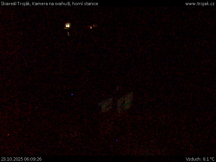 Skiareál Troják - Kamera na svahu B, horní stanice - 23.10.2025 v 06:09 Skiareál Troják - Kamera na svahu B, horní stanice - 23.10.2025 v 06:09