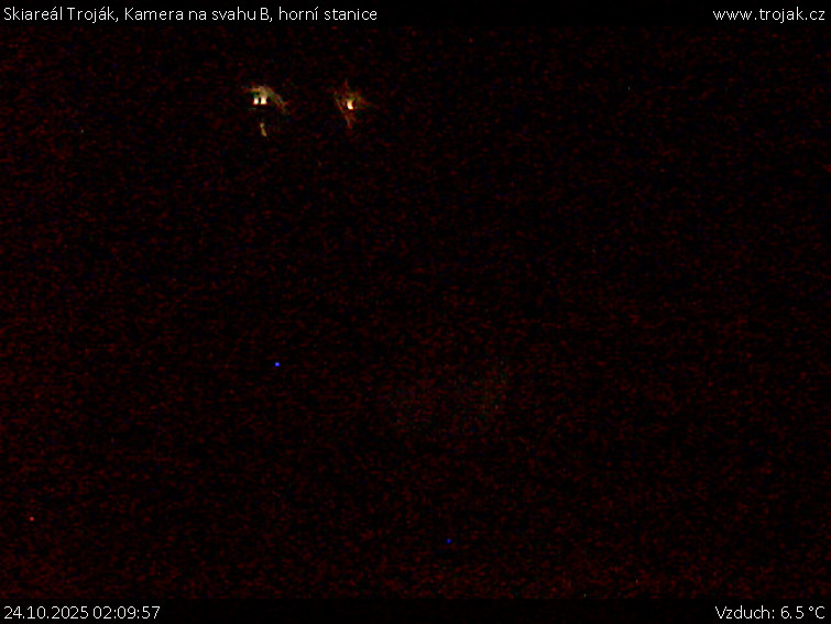 Skiareál Troják - Kamera na svahu B, horní stanice - 24.10.2025 v 02:09 Skiareál Troják - Kamera na svahu B, horní stanice - 24.10.2025 v 02:09