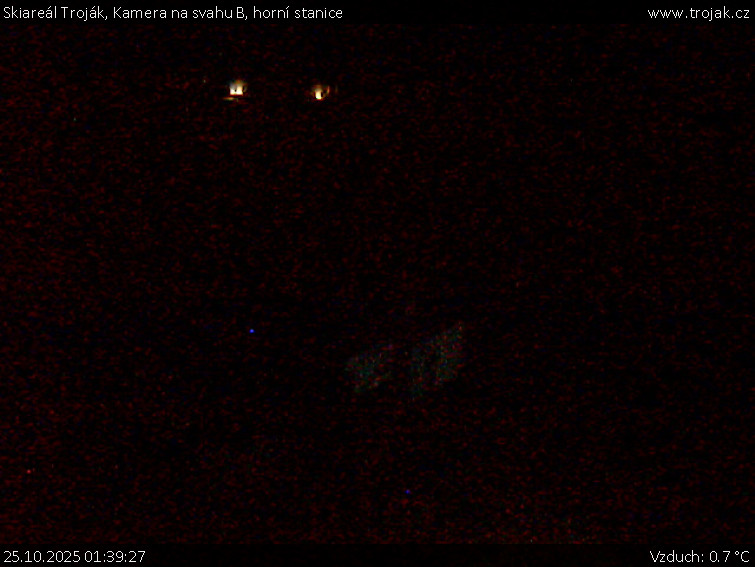 Skiareál Troják - Kamera na svahu B, horní stanice - 25.10.2025 v 01:39 Skiareál Troják - Kamera na svahu B, horní stanice - 25.10.2025 v 01:39