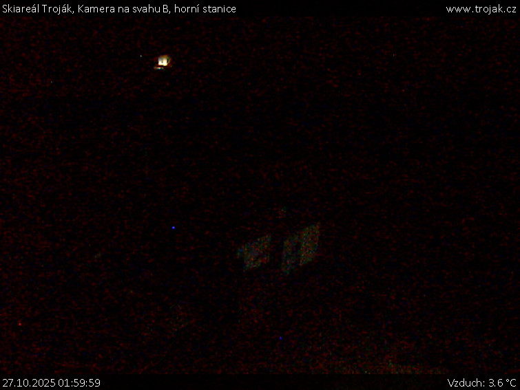 Skiareál Troják - Kamera na svahu B, horní stanice - 27.10.2025 v 01:59 Skiareál Troják - Kamera na svahu B, horní stanice - 27.10.2025 v 01:59