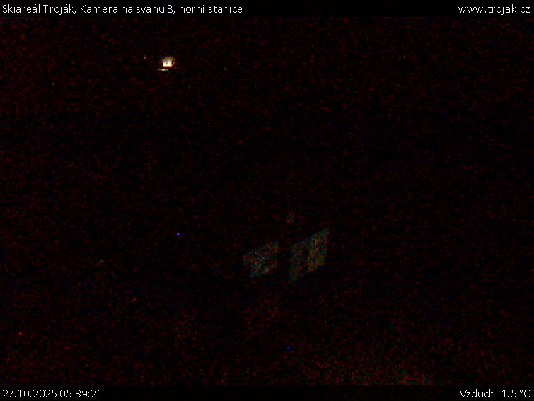 Skiareál Troják - Kamera na svahu B, horní stanice - 27.10.2025 v 05:39 Skiareál Troják - Kamera na svahu B, horní stanice - 27.10.2025 v 05:39