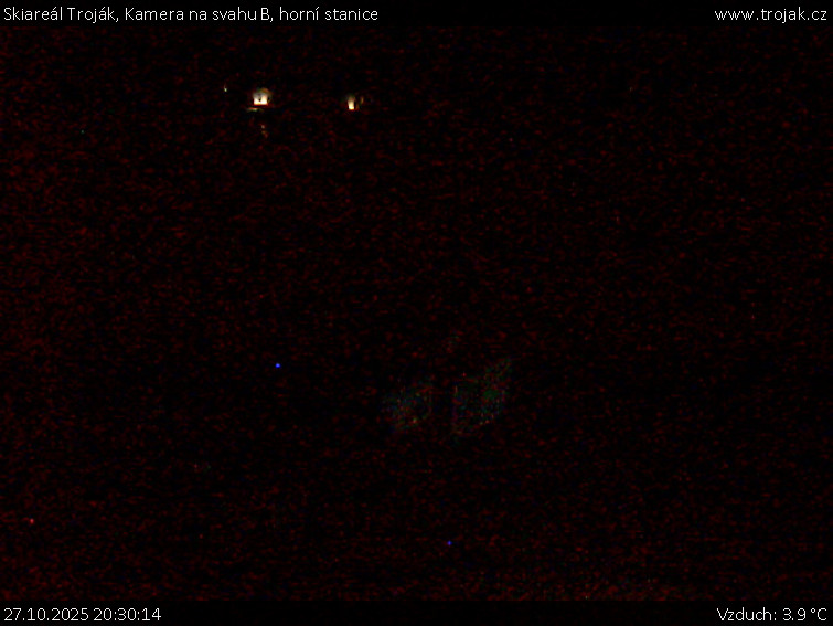 Skiareál Troják - Kamera na svahu B, horní stanice - 27.10.2025 v 20:30 Skiareál Troják - Kamera na svahu B, horní stanice - 27.10.2025 v 20:30