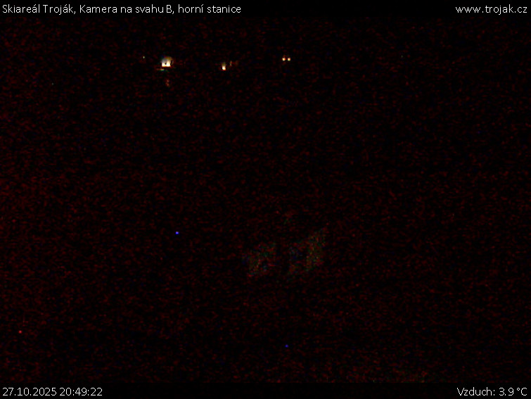 Skiareál Troják - Kamera na svahu B, horní stanice - 27.10.2025 v 20:49 Skiareál Troják - Kamera na svahu B, horní stanice - 27.10.2025 v 20:49